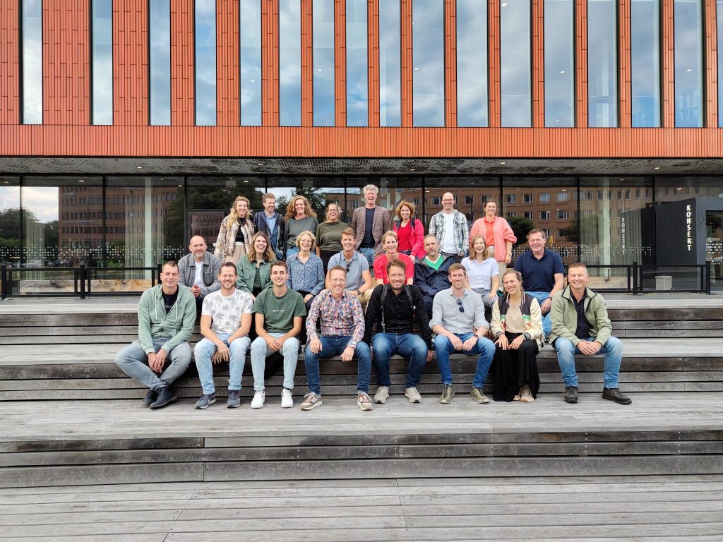 Gluren bij de buren: leren van elkaar om biobased internationaal te versnellen Gluren bij de buren: leren van elkaar om biobased internationaal te versnellen